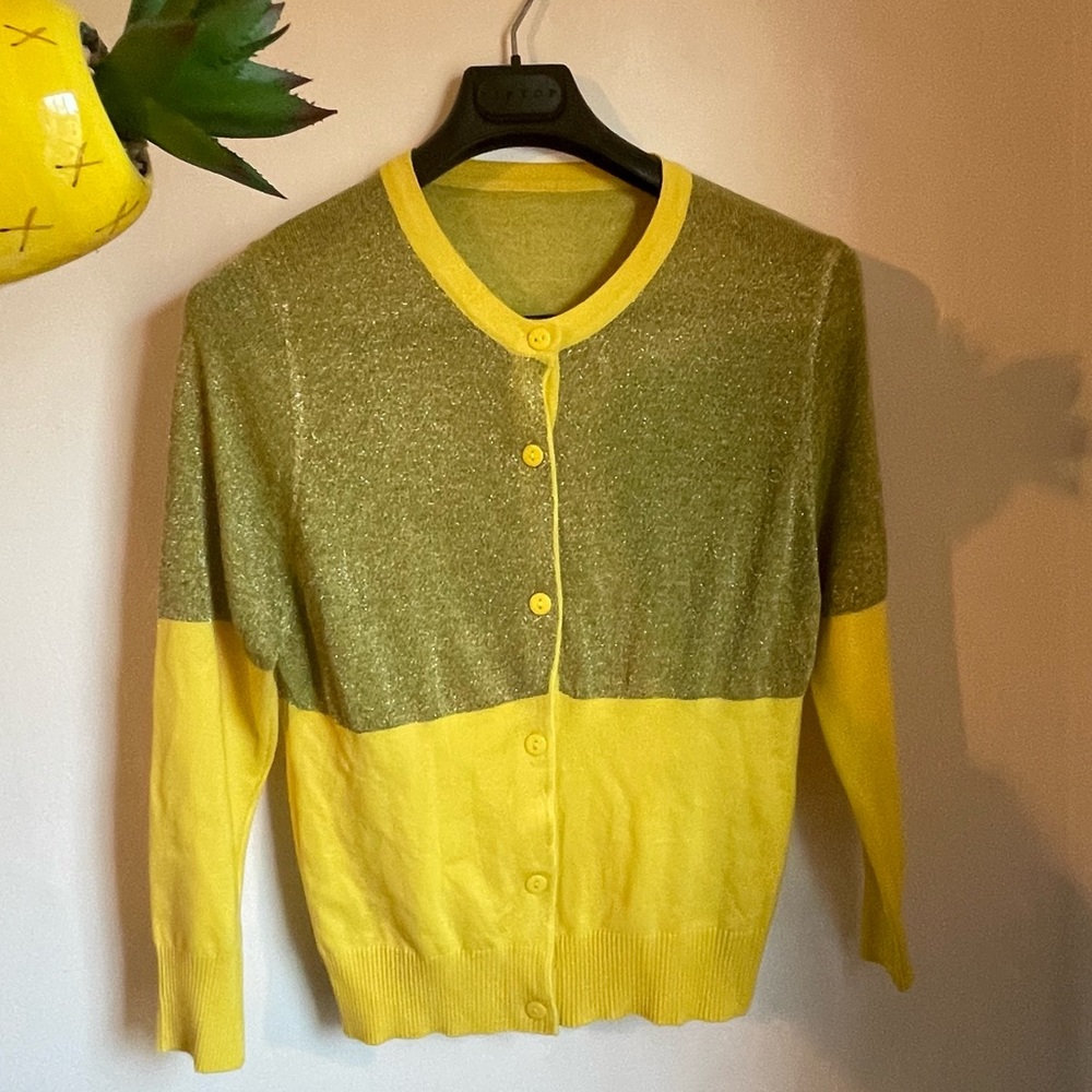 Small/Medium Unique Long sleeve Button up Measurements are in pictures - Picture 6 of 8